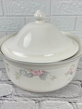 Vintage Pfaltzgraff Wyndham 2 Qt Round Covered Casserole Dish w/ Dome Lid